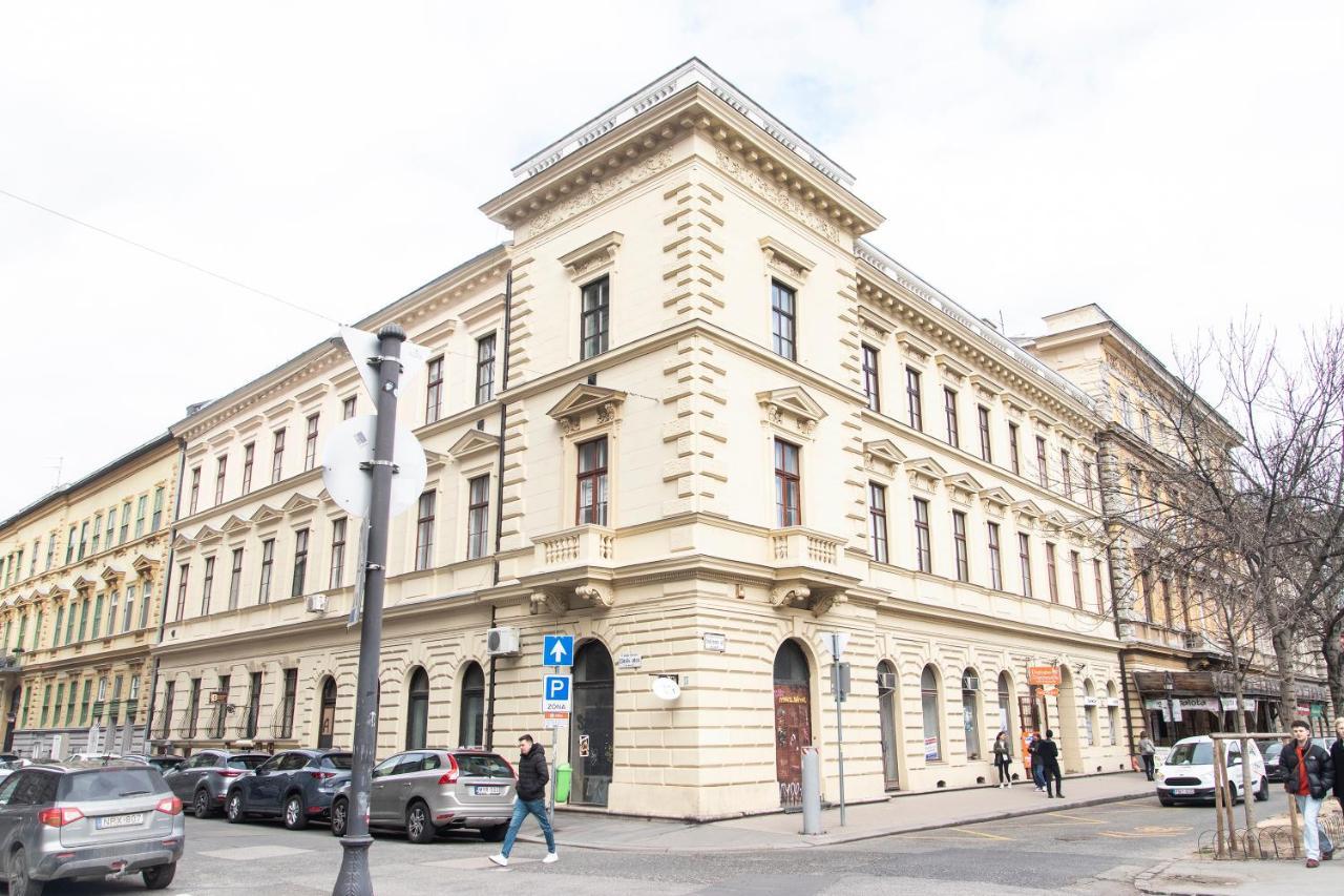 Lucky 54 Apartment Будапеща Екстериор снимка